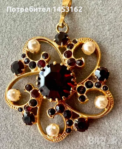 Старинна висулка с гранатови кристали и перли 