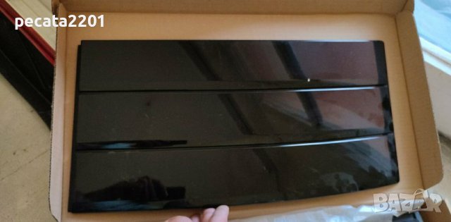 Продавам - чисто нова оригинална декорация (вентилация) за предна лява врата за Land Rover Range Rov