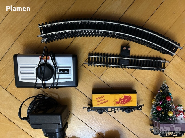 Коледен влак Hornby Santa’s Express R1248 + допълнителни вагони, снимка 8 - Влакчета, самолети, хеликоптери - 52990162