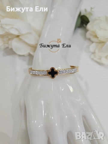 Гривна стомана черна детелина с кристали , снимка 2 - Гривни - 51597218