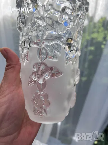 Ваза от Walther Glas от серията Carmen Satin с красив релефен  дизайн от матово и прозрачно стъкло, снимка 2 - Вази - 56218918