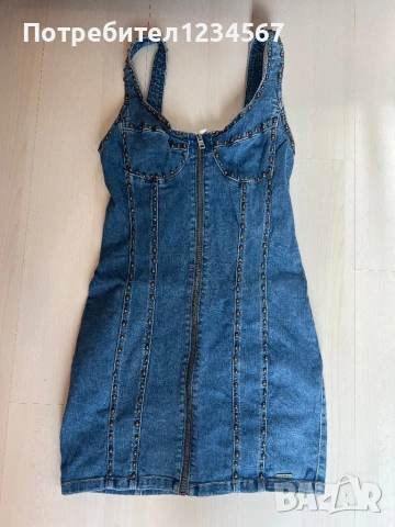 Нова оригинална рокля GUESS- деним реална цена 500 лв, снимка 2 - Рокли - 51220158