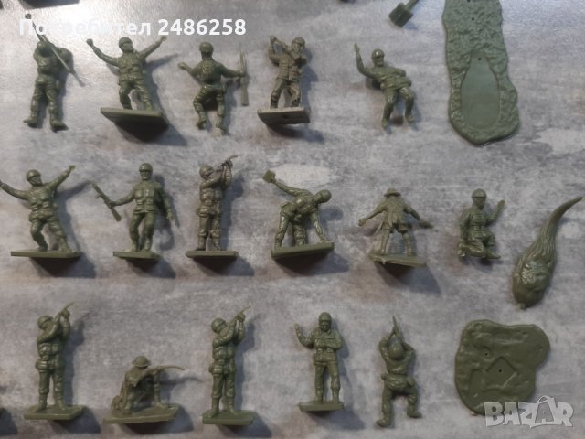 Комплект пластмасови фигурки - 41 броя - войници, снимка 6 - Колекции - 35278970