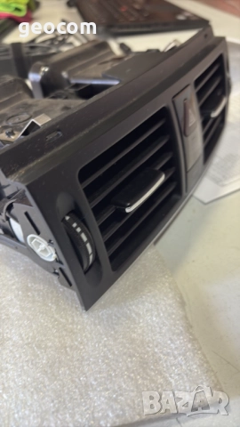 Mercedes W204 цетрална духалка (Отлична,Комплект), снимка 3 - Части - 51451737