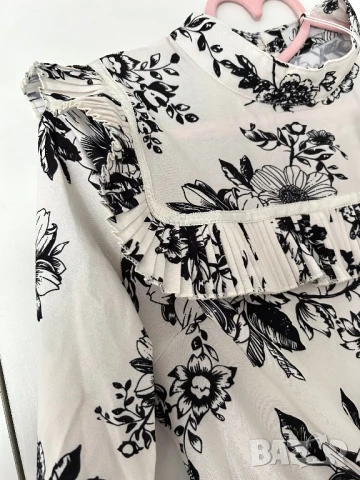 Разпродажба! Нова рокля до коляното разкроена с дълъг ръкав с флорални мотиви черно и бяло елегантна, снимка 8 - Рокли - 50760296