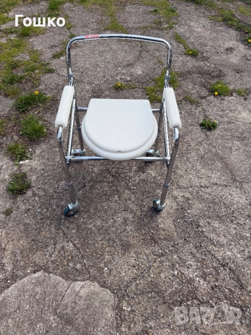 Тоалетен инвалиден стол