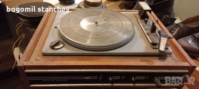 Грамофон с усилвател Акорд и колона
