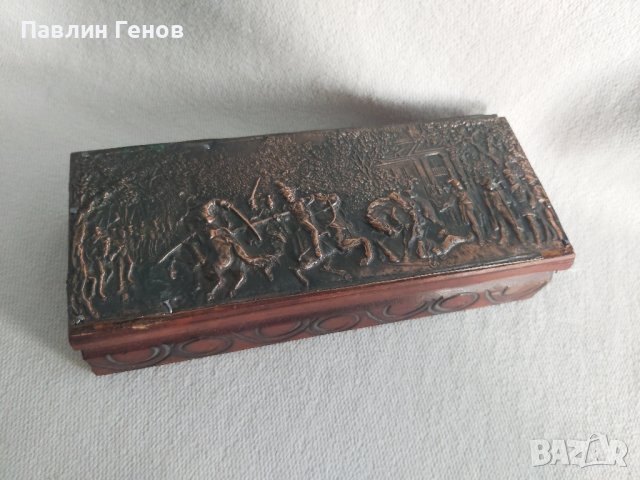 Стара дървена кутия с меден обков и дърворезба, снимка 4 - Антикварни и старинни предмети - 42178762