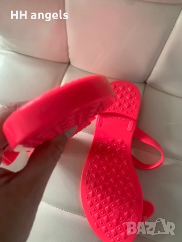 Love Moschino чисто нови цикламени летни чехли, снимка 8 - Чехли - 52773538