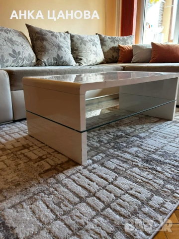 Холна маса бял гланц