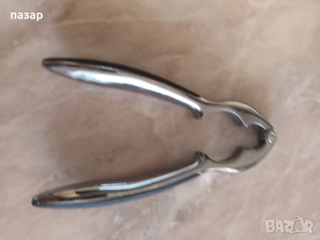 Орехотрошачка нова за орехи бадеми лешници