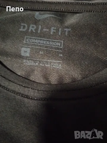 Фитнес блуза Nike, снимка 2 - Блузи - 56451510