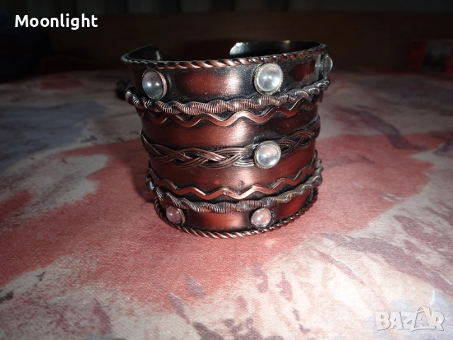 Твърда гривна, снимка 2 - Гривни - 53034865