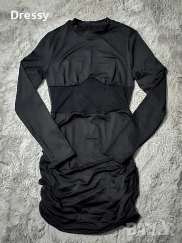 Черна рокля с дълъг ръкав