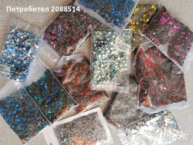 Цветни камъни за декорация