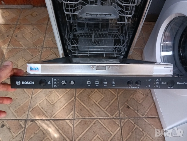 Тясна 45см съдомиялна за пълно вграждане Бош Bosch Made in Germany с две години гаранция!, снимка 5 - Съдомиялни - 52822567