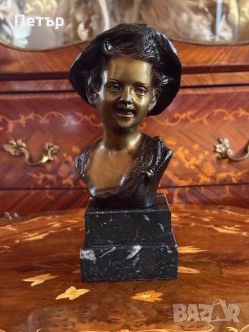 Малък бронзов бюст