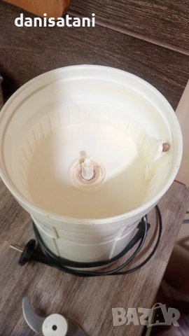 Електрическа месомелачка/кафемелачка от 80-те години, снимка 5 - Кухненски роботи - 53303264