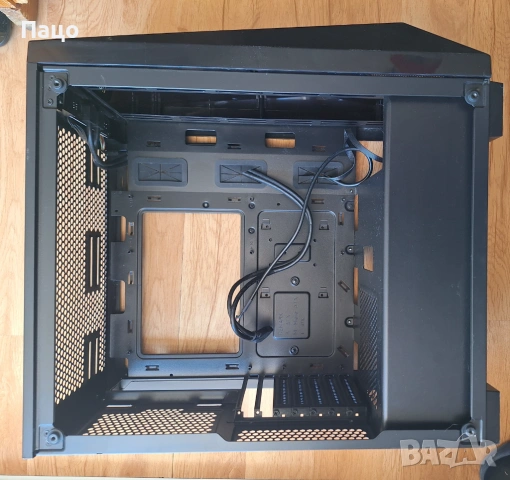 Кутия за PC Corsair, снимка 15 - Захранвания и кутии - 54322637