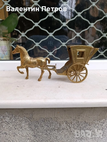 бронзов кон с карета