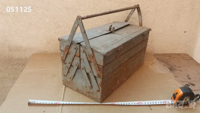 масивна метална кутия за инструменти