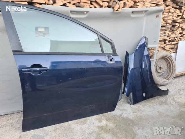 Предна дясна врата и десен калник за Toyota corolla verso