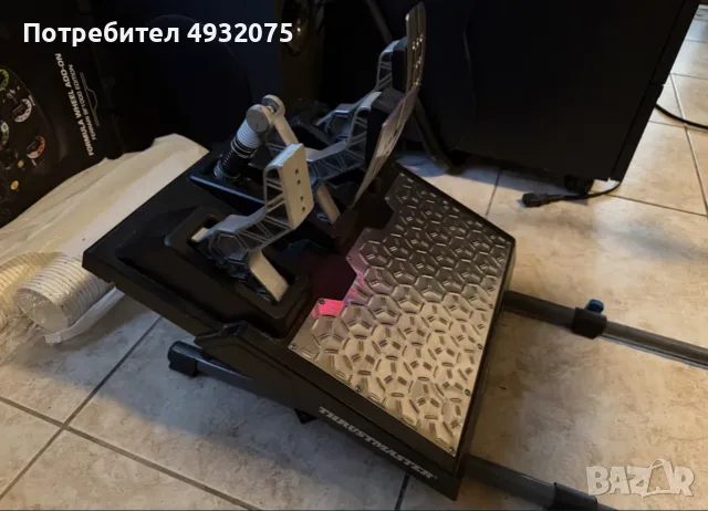 волан + педали Thrusmaster за симулатор, снимка 8 - Джойстици и геймпадове - 55837959