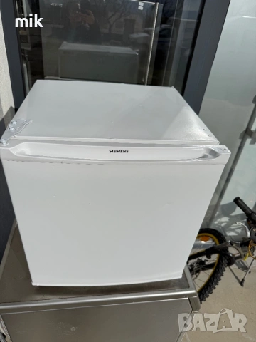 Мини фризер Сименс 52 см, снимка 5 - Фризери - 53976426