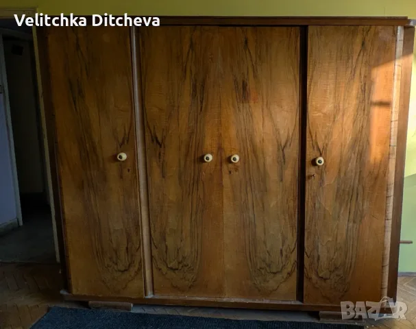Винтидж четирикрилен гардероб с естествен фурнир, снимка 2 - Гардероби - 55734798