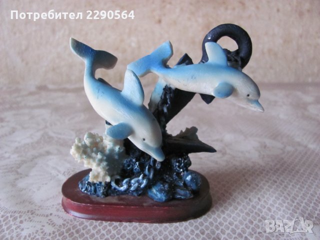 Делфини статуетка