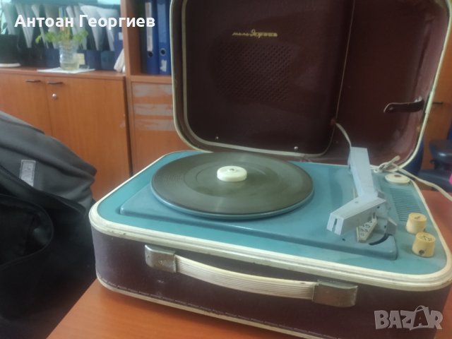 Носим грамофон, куфарче СССР, колекционерски, запазен, снимка 2 - Антикварни и старинни предмети - 40681456