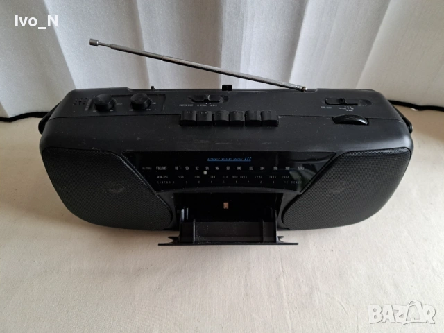 Радио касетофон Grundig RR 300., снимка 2 - Радиокасетофони, транзистори - 53285972