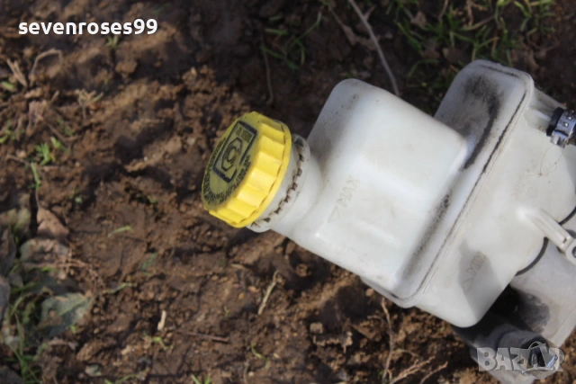 Казанче спирачна течност с помпа Фиат Пунто 2 2001 1.2i 60 Fiat Punto 2  2/3врати, снимка 2 - Части - 53194062