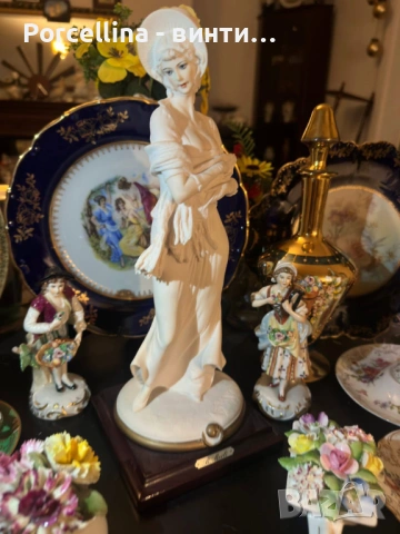 Capodimonte Italy  Circa 1987 автор  Bruno Merli - “ Дамата в бяло” невероятно красива  млада дама