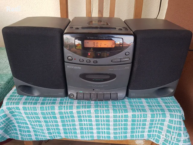 Компактна мини стерео аудио система Intersound UX2 с FM/AM тунер, касетен дек и CD плейър