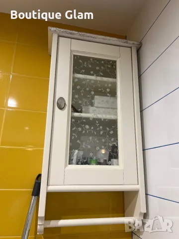 Дървен шкаф за баня