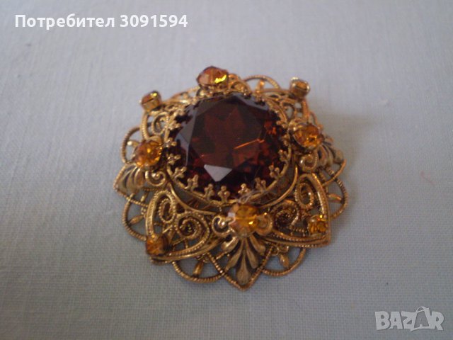 Брошка от цитриново стъкло от 1950 г. в златист метал 
