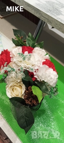 Коледна декорация, снимка 3 - Изкуствени цветя - 52633133