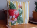 Декоративна нова  възглавница с цветя и ягода, снимка 4