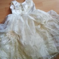 Официална рокля и подарък ръкавици, снимка 1 - Детски рокли и поли - 40621487