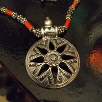 Авторска сребърна огърлица с корал, снимка 3 - Колиета, медальони, синджири - 40431377