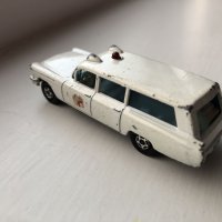 Метална количка Matchbox S&S Cadillac Ambulance - Superfast в мащаб 1:87, снимка 2 - Колекции - 39834057