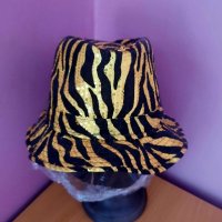 Тигрова шапка с паиети, снимка 1 - Шапки - 34042278