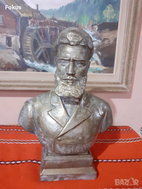 Страхотен бюст на Христо Ботев от лят бетон с цвят бронз, снимка 1