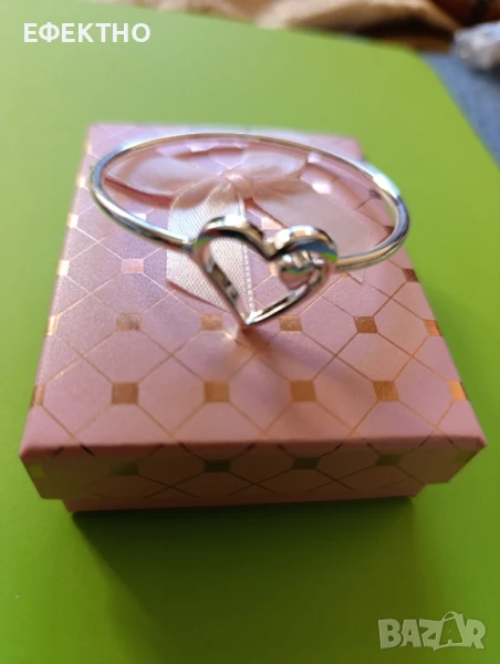 Нова, масивна сребърна гривна.Твърда, със сърце ❤️ , 🌷 в подаръчна кутия., снимка 1