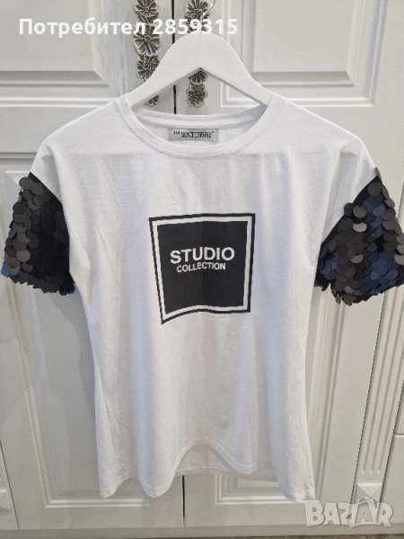 Спортно-елегантна дамска тениска - бяла с черна щампа и пайети, размер S, снимка 1