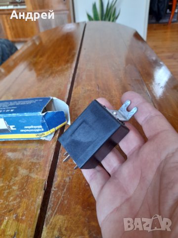 Старо автомобилно реле Ruhla, снимка 3 - Други ценни предмети - 37713385