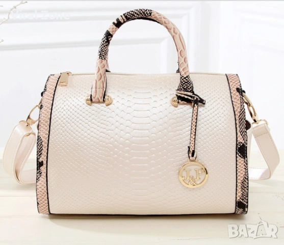 Дамска чанта с декорация , снимка 15 - Чанти - 53290031