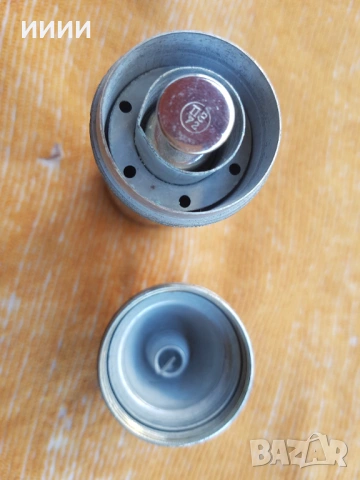 Стъклена спринцовка в метален калъф контейнер, снимка 2 - Антикварни и старинни предмети - 53372306