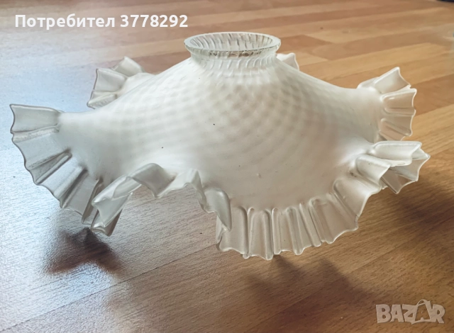 Абажури от масивно стъкло, 3 вида, от преди 1939г., френски, по 57лв за брой, 57 лв